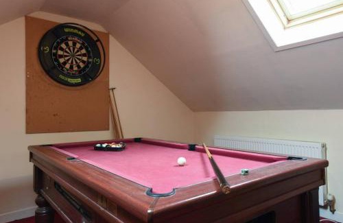 Cowplain House | Air Maison - Large Family Home with Pool Table