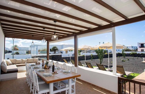 Tinajo Villa | Aircon, Wi-Fi, Smart TV, Private pool