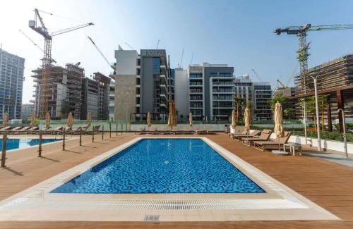 Nad Al Sheba Apartment | AirDXB - Meydan Apartments sleeps 4 with Swimming Pool View