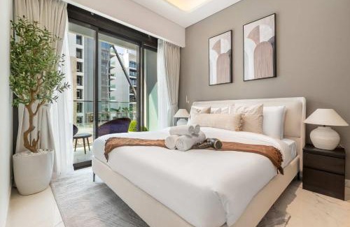 Nad Al Sheba Apartment | AirDXB - Meydan Apartments sleeps 4 with Swimming Pool View