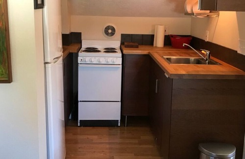 Woodland Apartment | Airie Studio with onsite Parking