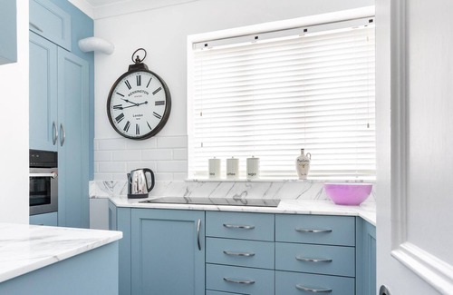 Campden Apartment | Airlie Gardens VI by onefinestay