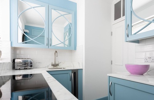 Campden Apartment | Airlie Gardens VI by onefinestay