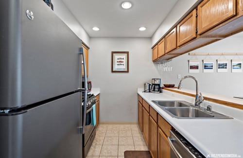 Turnagain House | Airport Retreat /2BR+1.5BA Duplex Unit
