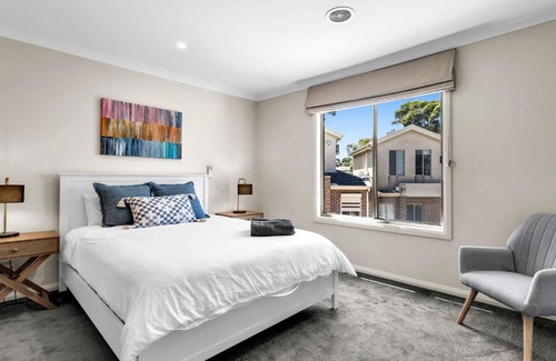 Airport West House | Airport West Stunner by Ready Set Stay