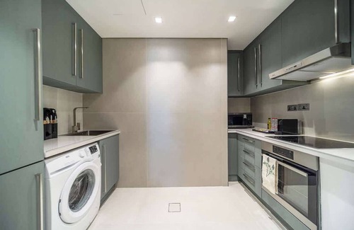 Bur Dubai Apartment | Airstay | Luxe 2BR in Sky Gardens | DIFC