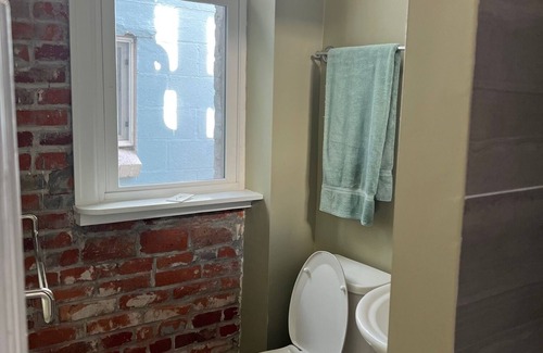 Elyria Swansea House | Airy, Bright Charming 2-bedroom bungalow in Denver's RiNO with WiFi