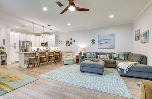 Dunedin House | Airy Coastal Casa on Park: 6 Mi to Honeymoon Isle!