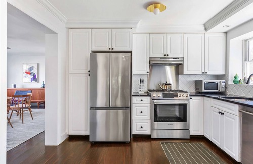 Bellport Cottage | Airy Cottage in Bellport Village