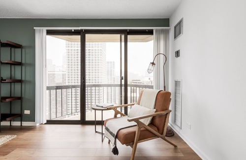 Rush and Division Apartment | Airy Gold Coast 2BR w/Gym, Pool, near. Oak St. Beach, by Blueground