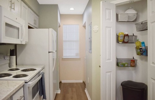 Carolina Forest Condo | Airy Golf Condo 3 Pools Smart TV Stocked Kitchen