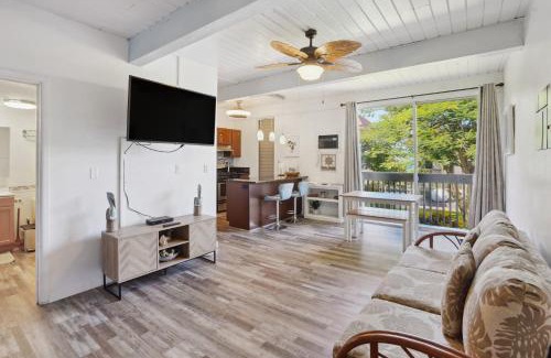 Historic Kailua Village Apartment | Airy Kailua-Kona Condo Less Than 1 Mi to Beach and Town