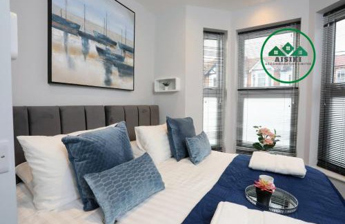 North Finchley Apartment | Aisiki Apartments at Stanhope Road, North Finchley, Airconditioned Multiple 2 or 3-Bedroom, Pet Friendly Duplex Flats, King or Twin Beds with Free Wi-Fi