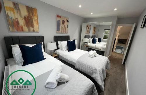 North Finchley Apartment | Aisiki Apartments at Stanhope Road, North Finchley, Airconditioned Multiple 2 or 3-Bedroom, Pet Friendly Duplex Flats, King or Twin Beds with Free Wi-Fi