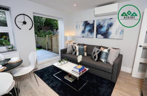 North Finchley Apartment | Aisiki Apartments at Stanhope Road, North Finchley, Airconditioned Multiple 2 or 3-Bedroom, Pet Friendly Duplex Flats, King or Twin Beds with Free Wi-Fi