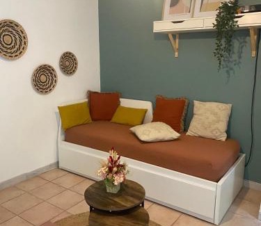 Aix-en-Provence Apartment | Aix-en-Provence, Cosy Studio proche toutes commodités et axes routiers, linges fournis