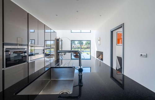 Nord House | Aix-en-Provence countryside – A contemporary property – Sleeps 10
