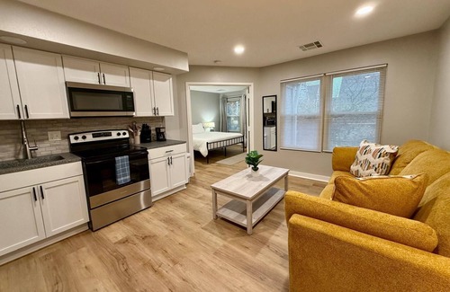 South Central Omaha Apartment | Aksarben Gem near UNO