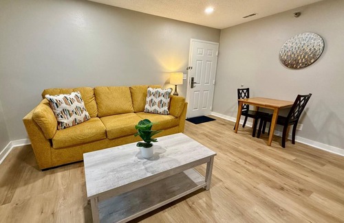 South Central Omaha Apartment | Aksarben Gem near UNO