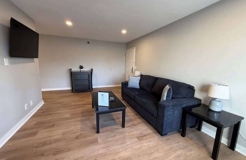 South Central Omaha Apartment | Aksarben, second floor, w/on-site parking
