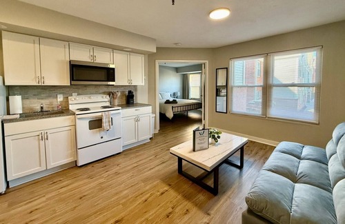 South Central Omaha Apartment | Aksarben View One Bedroom