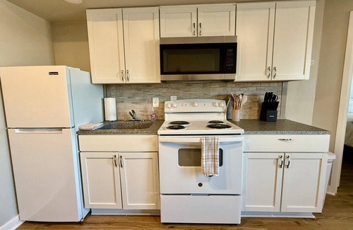 South Central Omaha Apartment | Aksarben View One Bedroom