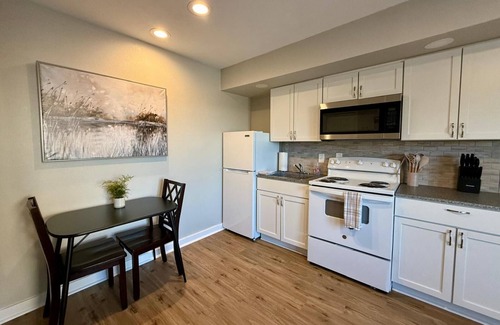 South Central Omaha Apartment | Aksarben View One Bedroom