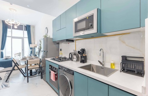 Al Barsha Apartment | Al Barsha Studio sleeps 2 with Private Balcony!