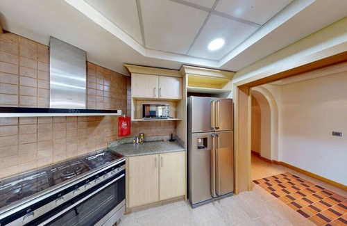 Palm Jumeirah Apartment | Al Dabas Beach Views, 3BD Sleeps 6, Beachfront
