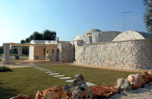 Ostuni Villa | "Al Guappo D'oro," trullo with pool nestled in the Apulian countryside.