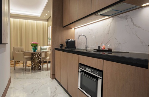 Jadaf Hotel | Al Jaddaf Rotana Suite Hotel