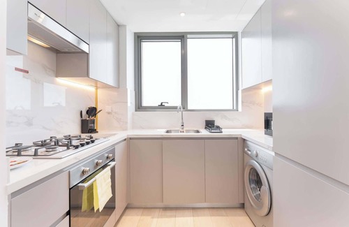 Jadaf Apartment | Al Jaddaf sleeps 4 with Swimming Pool and Gym!