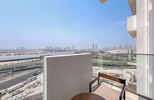 Jadaf Apartment | Al Jaddaf sleeps 4 with Swimming Pool and Gym!