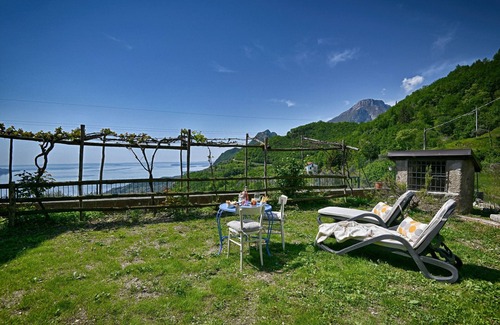 Musaga Ski Chalet | Al Pos by Theater Home, with marvellous lake view