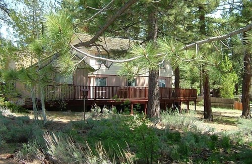 Al Tahoe House | Al Tahoe's Best - Hot Tub, Pool Table, Vintage Arcade Games