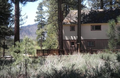 Al Tahoe House | Al Tahoe's Best - Hot Tub, Pool Table, Vintage Arcade Games