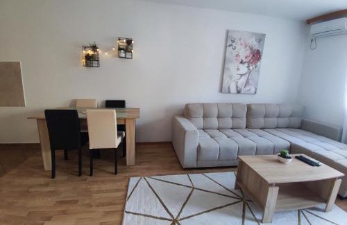 Novi Sad Apartment | Alacaster apartment with PRIVATE PARKING