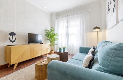 Ensanche Centro Apartment | Alameda XI Boutique Apartment by Caleta Homes