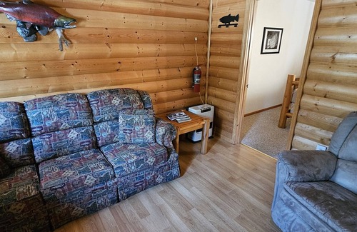 Cohoe Cabin | Alaska Summers Lodge Cabin No. 3
