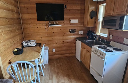 Cohoe Cabin | Alaska Summers Lodge Cabin No. 4