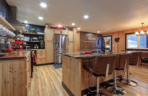 Sand Lake House | Alaskan 2300 sq ft Modern Cabin Hotel Like home with Hot Tub