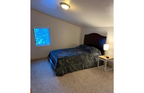 College Cabin | Alaskan Cozy Cabin