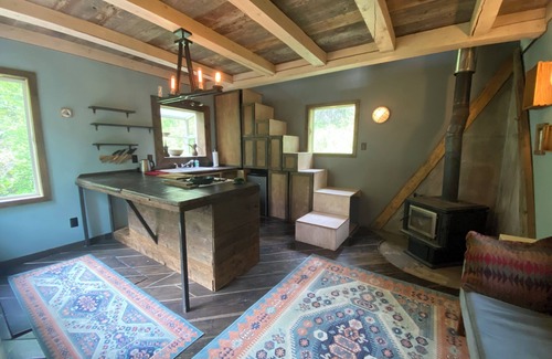 Sutton-Alpine Cottage | Alaskan tiny-home with sauna and WiFi