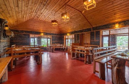 Kandaghat Villa | Alaya Stays Cottage with Tree House - Suro Woodbine Chalet
