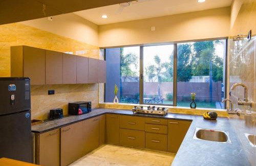 Menar Villa | Alaya Stays Jeevan Tara Villa 3 BHK Retreat Pvt Pool & Garden