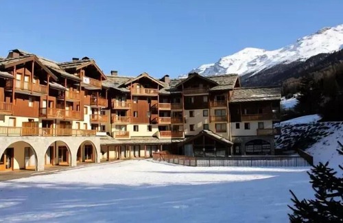 Val Cenis Apartment | ALB003 : 6 person apartment at the foot of the slopes with swimming pool