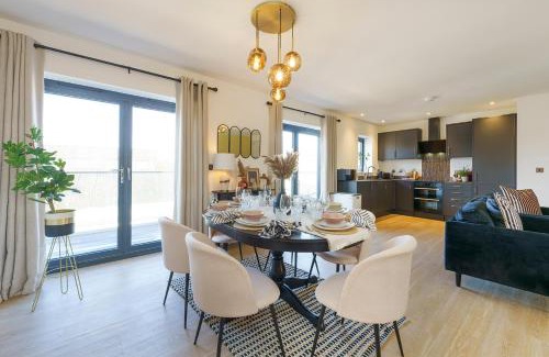 Staple Hill Apartment | Alba - 2 Bedroom Luxury Apartment by Mint Stays