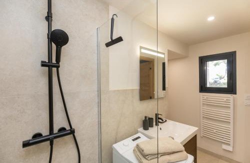 Martigues Apartment | Alba Duplex - Parking - Air conditioning - WiFi - Private Garden