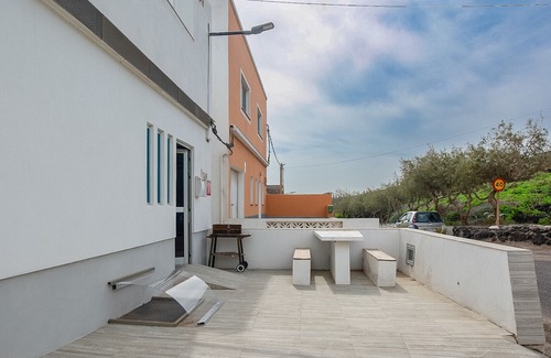 Guimar House | Albatros 3BR House Seafront Terrace - AirCon & BBQ