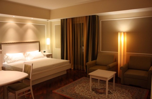 Varano de' Melegari Hotel | Albergo della Roccia